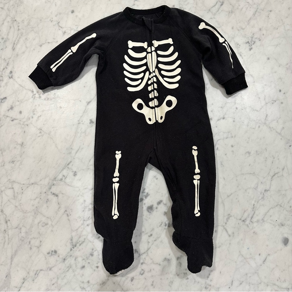 The Children’s Place 6-9M Glow in the Dark Skeleton Long Sleeve Footie Costume